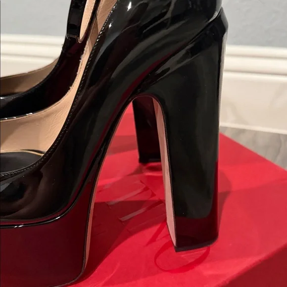 Valentino Garavani Black Platform Heels - Picture 4 of 7